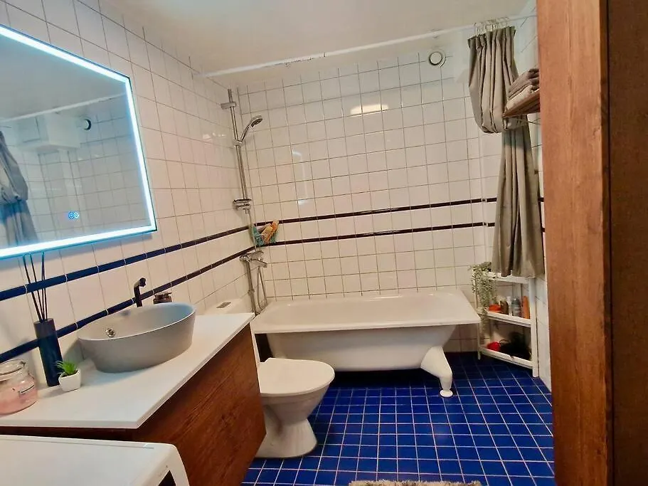 ستوكهولم 2 Bedrooms & Jacuzzi Apartment!